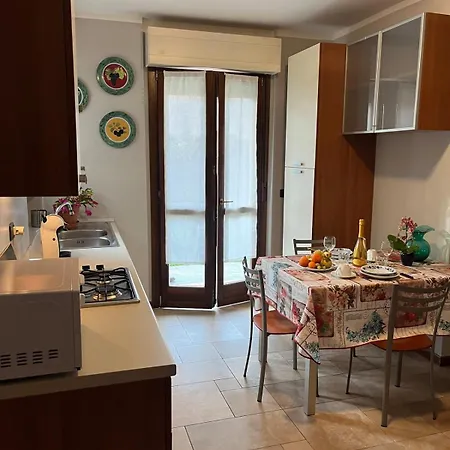 Marias House In The Center With Garden Appartamento Mandello del Lario